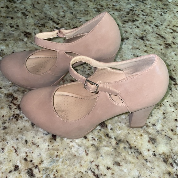 Nude Heels - Picture 2 of 5